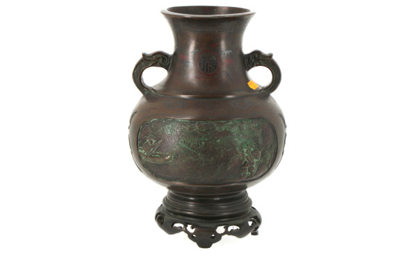 CHINE - Vase en bronze à patine médaille