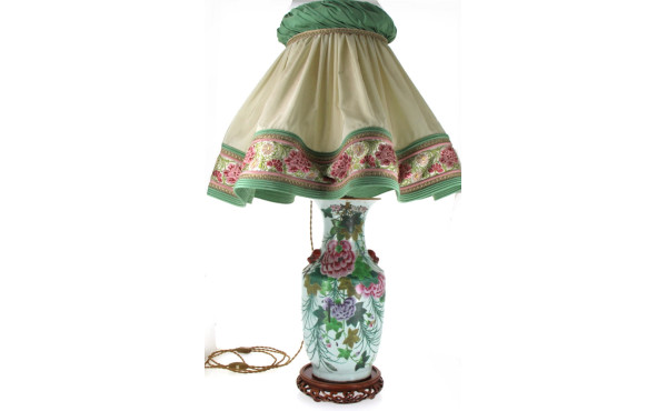 CHINE - Beau vase en porcelaine à décor 