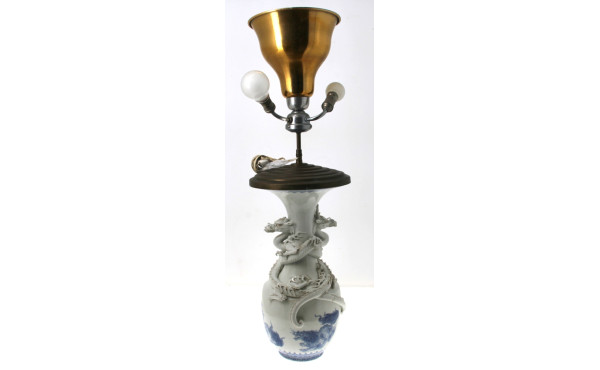 JAPON ou CHINE - Vase balustre en porcel
