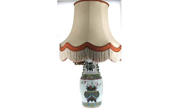 CHINE XIXème - Vase en porcelaine à déco