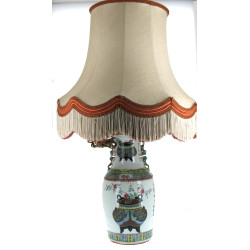 CHINE XIXème - Vase en porcelaine à déco