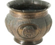 Cache-pot asiatique en métal travaillé à