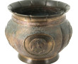 Cache-pot asiatique en métal travaillé à