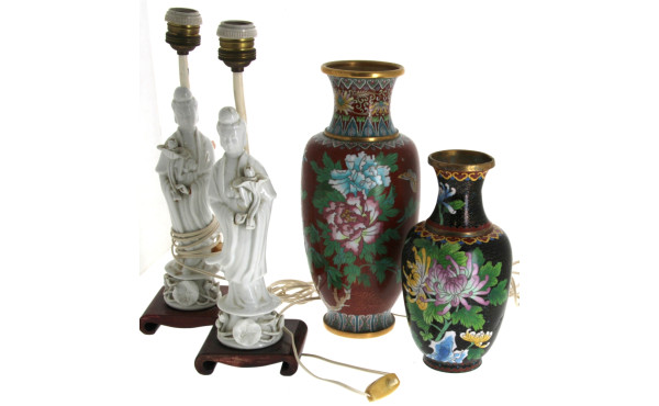 Paire de Guanyin en porcelaine blanche, 