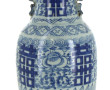 CHINE - Vase en porcelaine décor blanc b