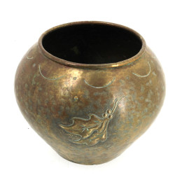 Pot en cuivre martelé, basque, à décor d