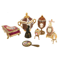 Petits bibelots de vitrine : sucrier cou