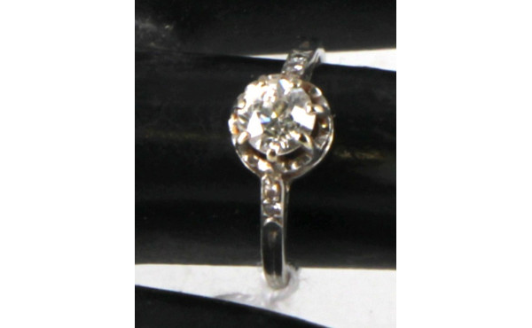 Bague solitaire en or 18 carats, sertie 