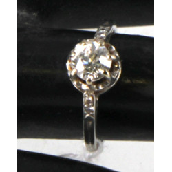 Bague solitaire en or 18 carats, sertie 
