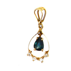 Pendentif en or jaune 14 cts, serti d'un