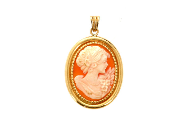 Pendentif camée à profil féminin, montur
