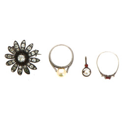 Lot de 4 bijoux en argent : une broche f