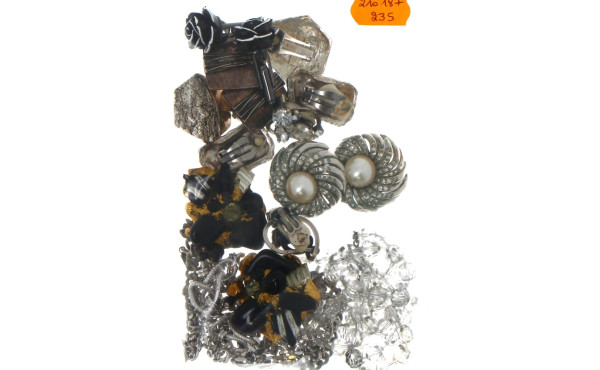 Lot de bijoux fantaisie à dominante de n