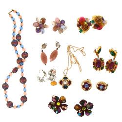 Lot de bijoux fantaisie à dominante de r