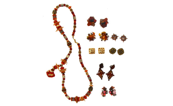 Lot de bijoux fantaisie à dominante de b