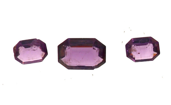 3 améthystes sur papier