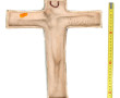 Christ en croix, sujet en faïence polych
