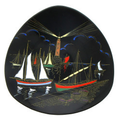 LONGWY - Assiette à décor d'un port de p