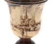 Vase forme tulipe sur piédouche en faïen