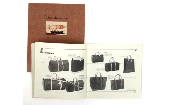 VUITTON - Lot de 2 catalogues de la mais