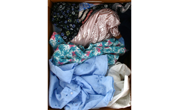 VIDE DRESSING femme (jupes et blouses) -