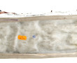 Traîneau en porcelaine polychrome avec N