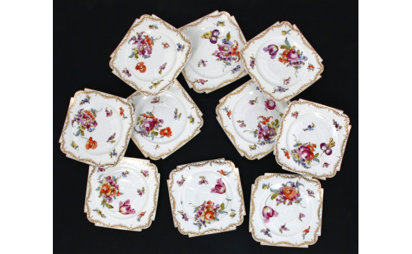 SAXE - 10 assiettes à gâteaux en porcela