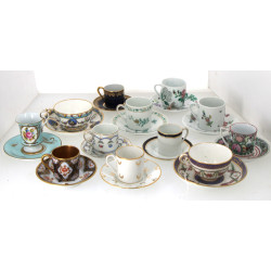 Collection de 12 tasses et sous-tasses e