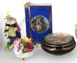 Trois groupes de mendiants en porcelaine