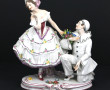 Pierrot et sa galante, sujet en porcelai