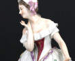 Pierrot et sa galante, sujet en porcelai