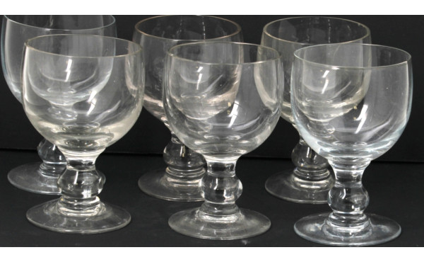 Lot de verres anciens, dont une jolie sé