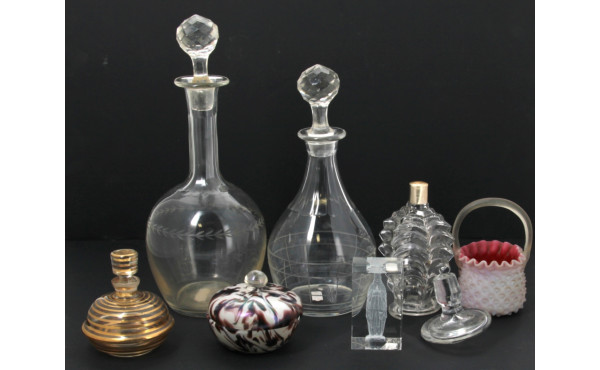 Lot de verreries anciennes : 2 carafes a