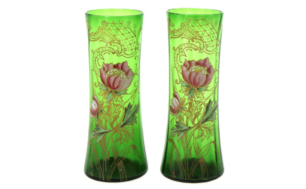 Paire de vases anciens dans le goût de L