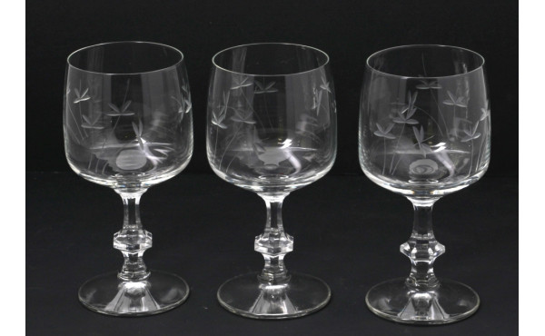 9 verres à pied H. 14,5 cm décor floral