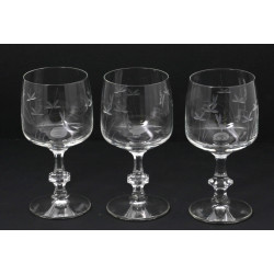 9 verres à pied H. 14,5 cm décor floral