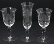 8 flutes à champagne et 6 verres à vin, 