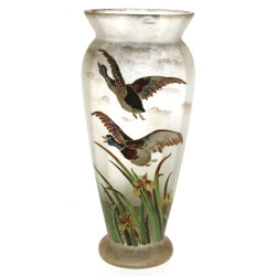 Grand vase en verre émaillée à décor d’e
