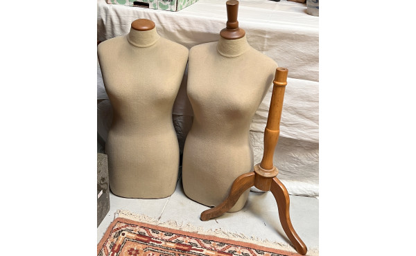 2 bustes de mannequins vintages des anné