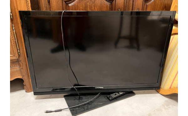 Téléviseur GRUNDIG 100 cm avec télécomma
