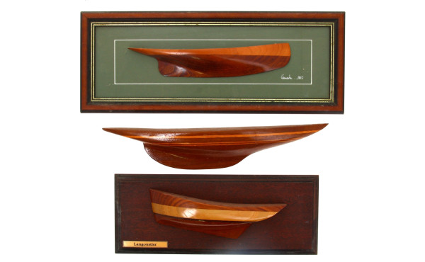 Trois demi-coques décoratives en bois