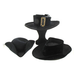 Lot de 3 chapeaux (2 ronds et un tricorn