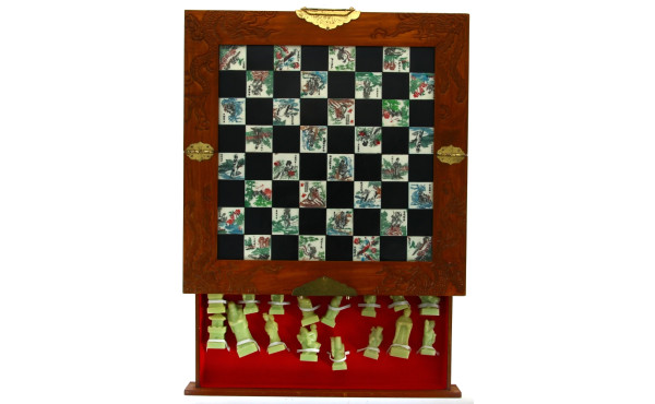 Jeu d'échecs en coffret bois, fabricatio