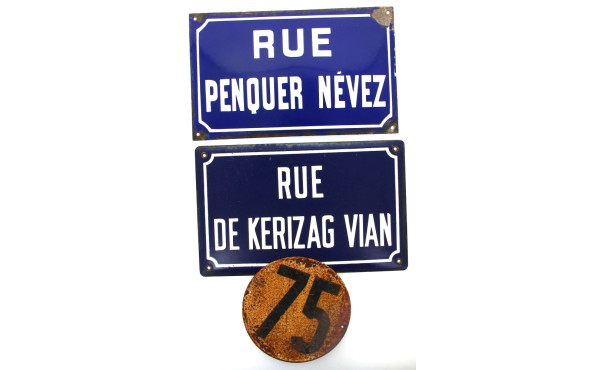 Deux plaques de rue émaillées "Rue Penqu