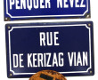 Deux plaques de rue émaillées "Rue Penqu