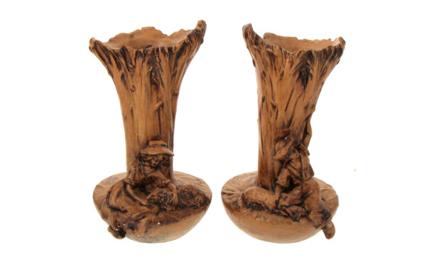 Paire de vases en plâtre patiné façon te