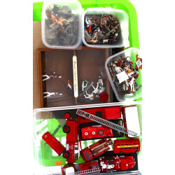 Lot de jouets divers: figurines en plomb