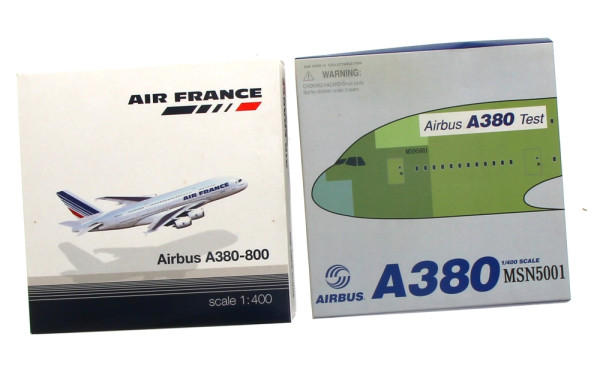 AVIATION - 2 modèles réduits d'avions de