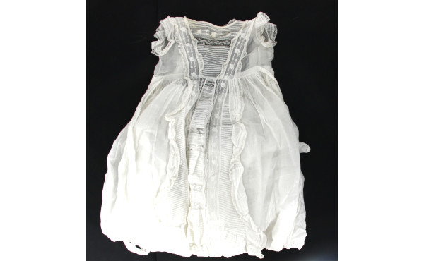 Robe de baptême ancienne brodée avec cap