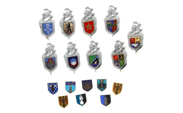 17 insignes de gendarmerie